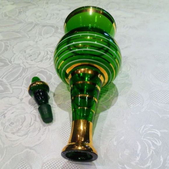 Green Glass vase Gennie in a bottle... vintage style excellent condition - Picture 10 of 13